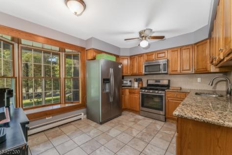 23 Country Hill Road Clinton NJ 08833