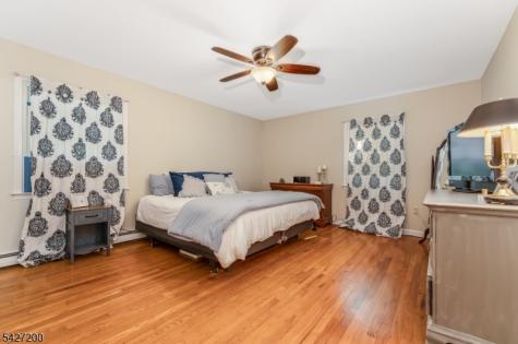 23 Country Hill Road Clinton NJ 08833