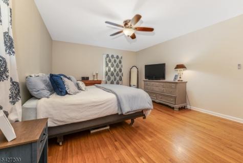 23 Country Hill Road Clinton NJ 08833