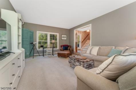 23 Country Hill Road Clinton NJ 08833