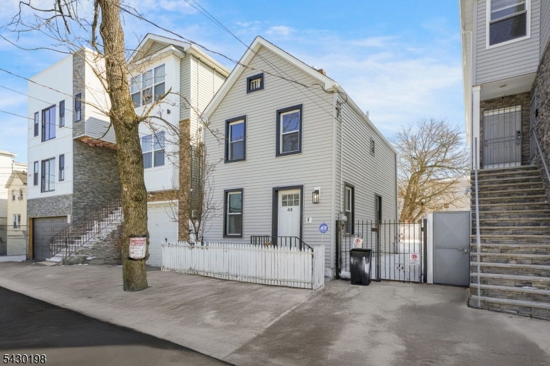 418 S 10th Street Newark NJ 07103