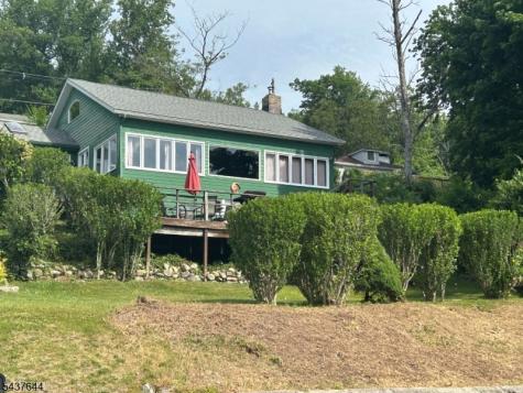 138 Lakeside Dr, West Liberty NJ 07823