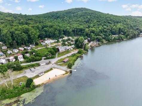 138 Lakeside Dr, West Liberty NJ 07823