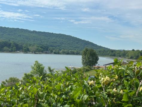 138 Lakeside Dr, West Liberty NJ 07823