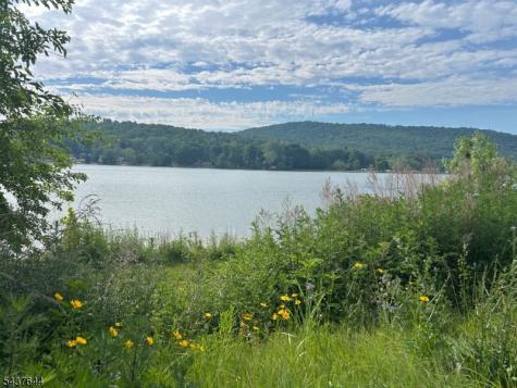 138 Lakeside Dr, West Liberty NJ 07823