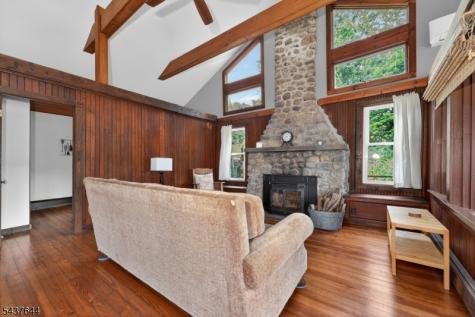 138 Lakeside Dr, West Liberty NJ 07823
