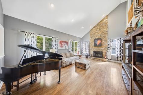 18 Cornerstone Drive Allamuchy NJ 07840