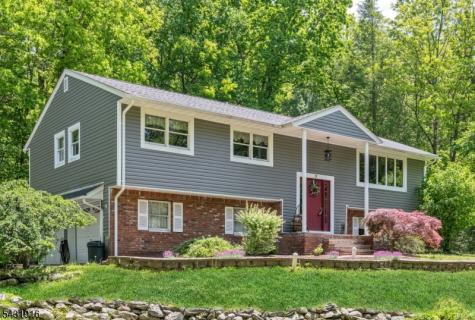 19 Rabbit Run Drive West Milford NJ 07435