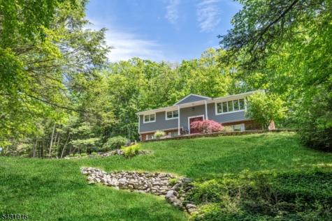 19 Rabbit Run Drive West Milford NJ 07435