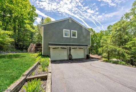 19 Rabbit Run Drive West Milford NJ 07435