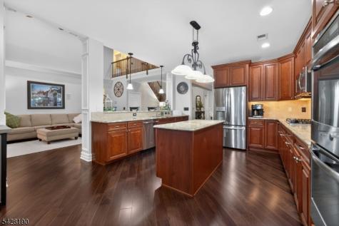 4 Mayflower Court Franklin NJ 08873