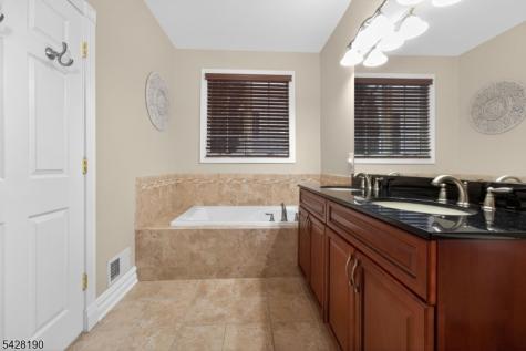 4 Mayflower Court Franklin NJ 08873