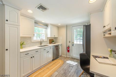 16 Haines Drive Bloomfield NJ 07003