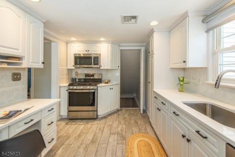 16 Haines Drive Bloomfield NJ 07003