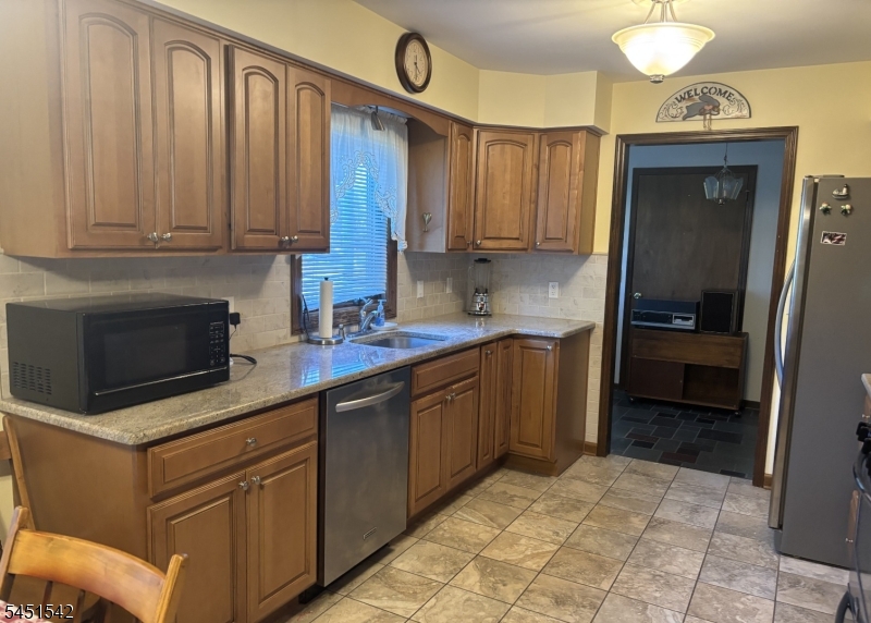 5 Wales Court Clinton NJ 08801
