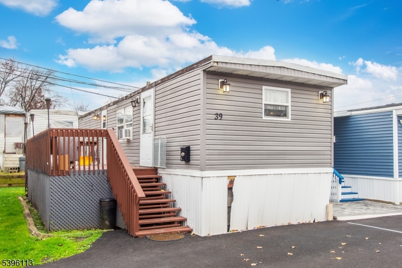 39 Helen Drive Moonachie NJ 07074
