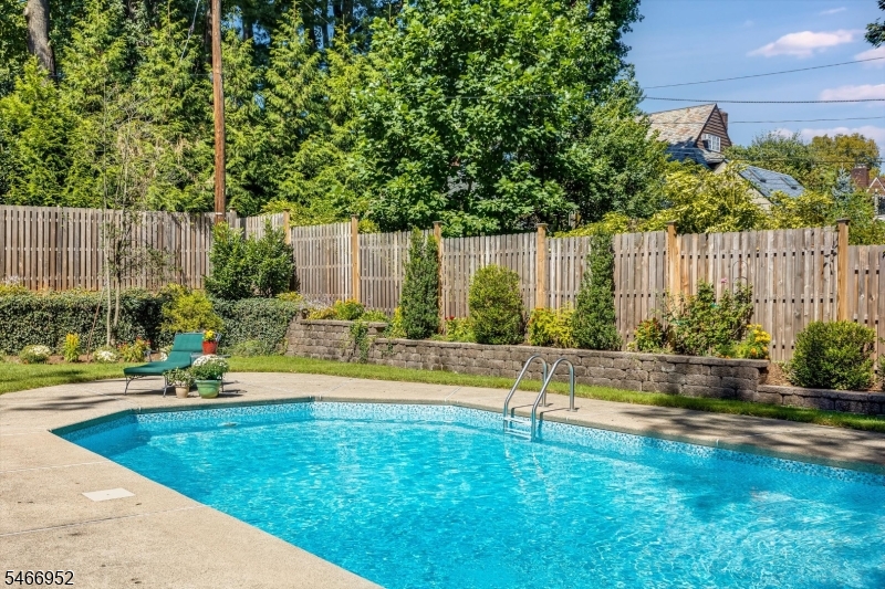 6 Sutherland Road Montclair NJ 07042