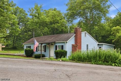 312 6TH Street Belvidere NJ 07823