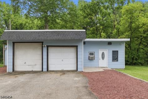 312 6TH Street Belvidere NJ 07823