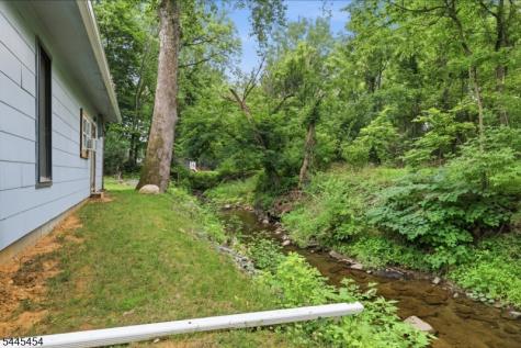 312 6TH Street Belvidere NJ 07823