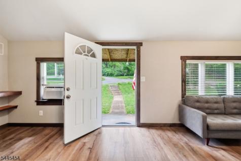 312 6TH Street Belvidere NJ 07823