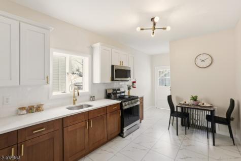 204 Pine Street Roselle NJ 07203