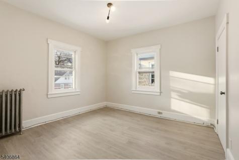 204 Pine Street Roselle NJ 07203