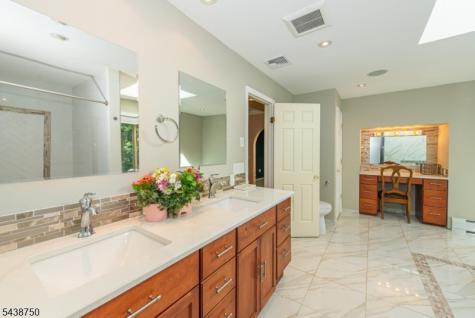 52 Tower Hill Lane Kinnelon NJ 07405