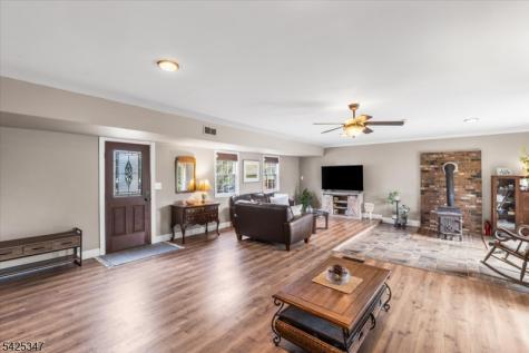 938 Maple Avenue Stillwater NJ 07860