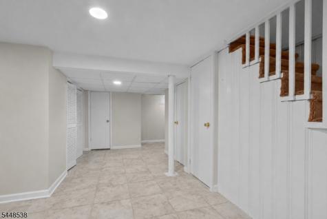 8 Oak Crest Road West Orange NJ 07052