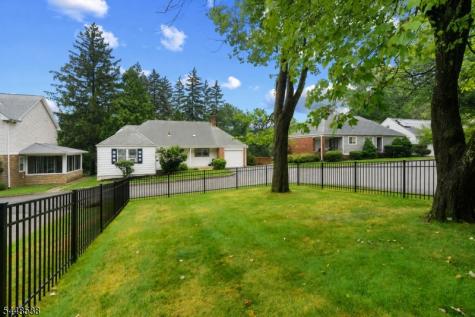 8 Oak Crest Road West Orange NJ 07052