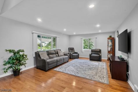 8 Oak Crest Road West Orange NJ 07052