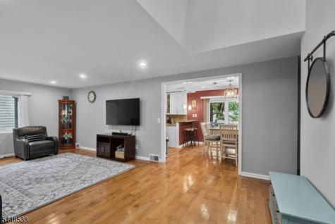 8 Oak Crest Road West Orange NJ 07052