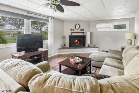 6 Outlook Avenue Mount Olive NJ 07828