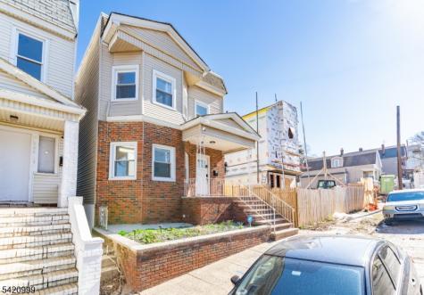 204 19TH Avenue Irvington NJ 07111