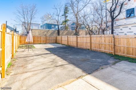 204 19TH Avenue Irvington NJ 07111