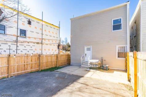 204 19TH Avenue Irvington NJ 07111