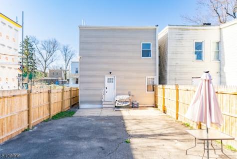 204 19TH Avenue Irvington NJ 07111