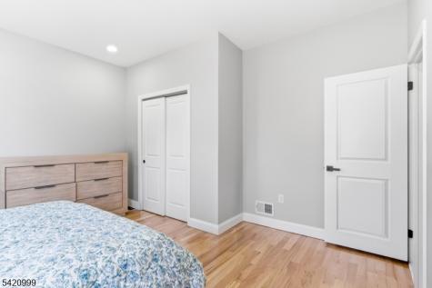 204 19TH Avenue Irvington NJ 07111