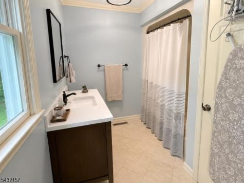 77 Plum Brook Road Raritan NJ 08822