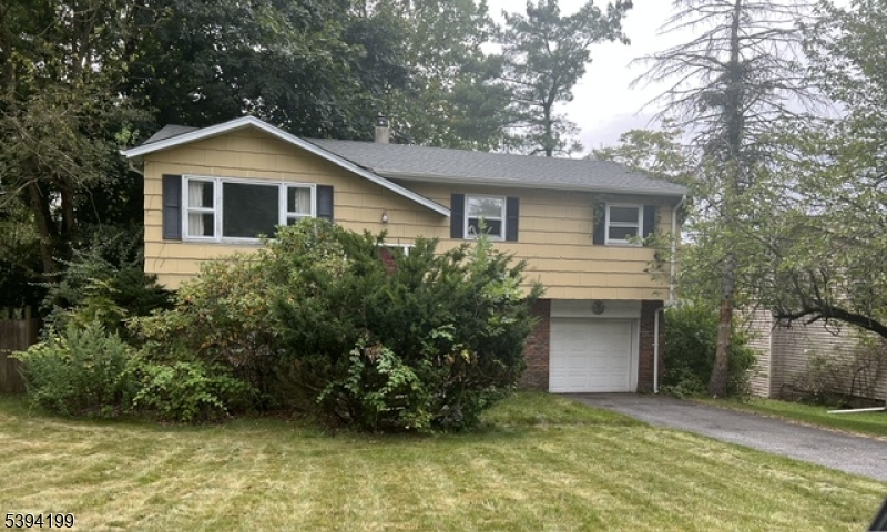 8 Windsor Avenue Hopatcong NJ 07843