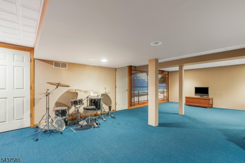 6 Varnon Court Hillsborough NJ 08844