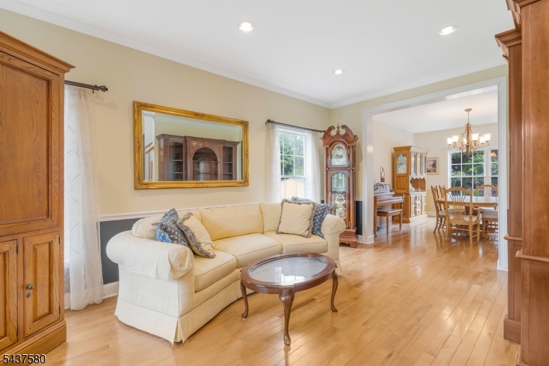 6 Varnon Court Hillsborough NJ 08844