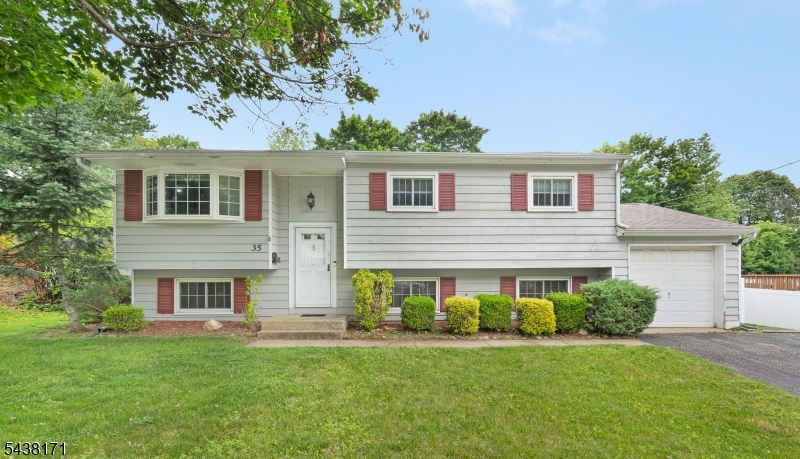 35 Saint Marys Drive Roxbury NJ 07876