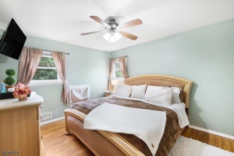 35 Saint Marys Drive Roxbury NJ 07876