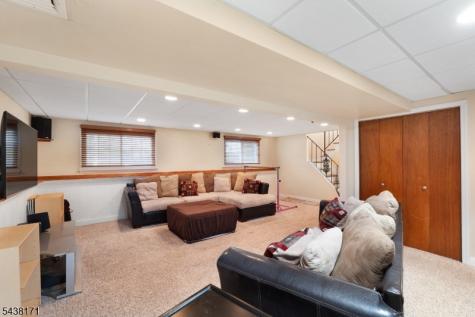 35 Saint Marys Drive Roxbury NJ 07876