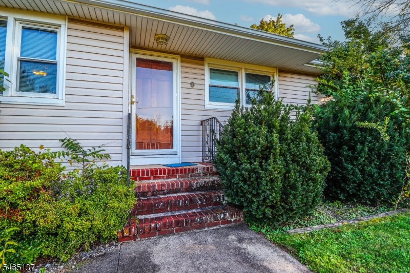 9 Castleton Avenue Franklin NJ 08873