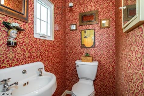 8 Abbington Terrace Glen Rock NJ 07452
