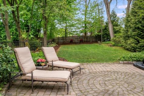 8 Abbington Terrace Glen Rock NJ 07452