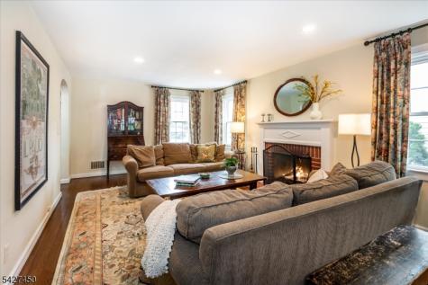 8 Abbington Terrace Glen Rock NJ 07452